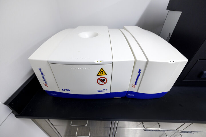 Bruker Minispec NMR mouse body composition analyzer 