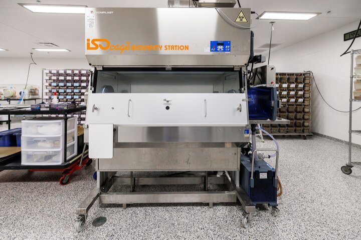 ISOcage Biosafety Station
